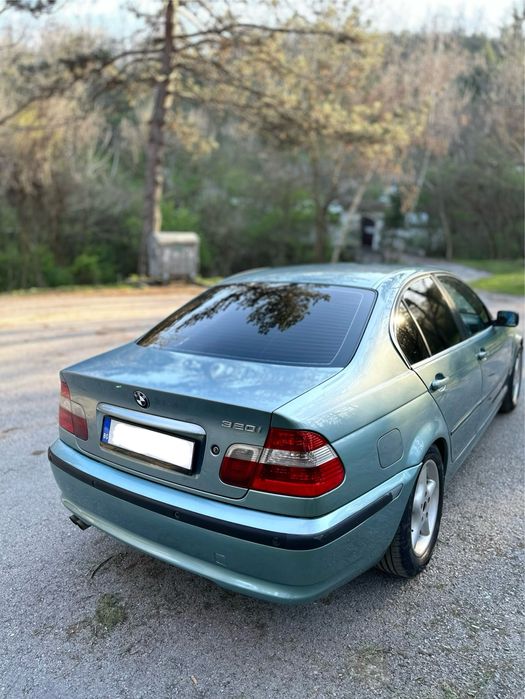 Автомобил BMW 320i