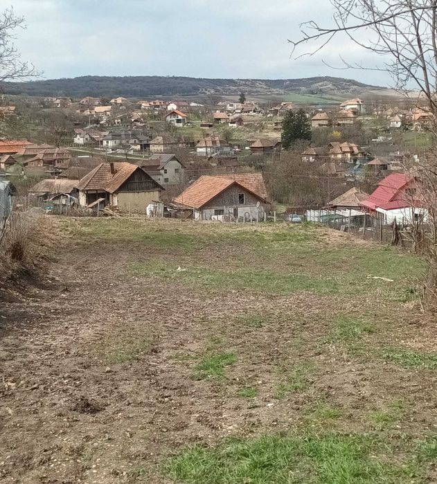 Vand teren intavilan