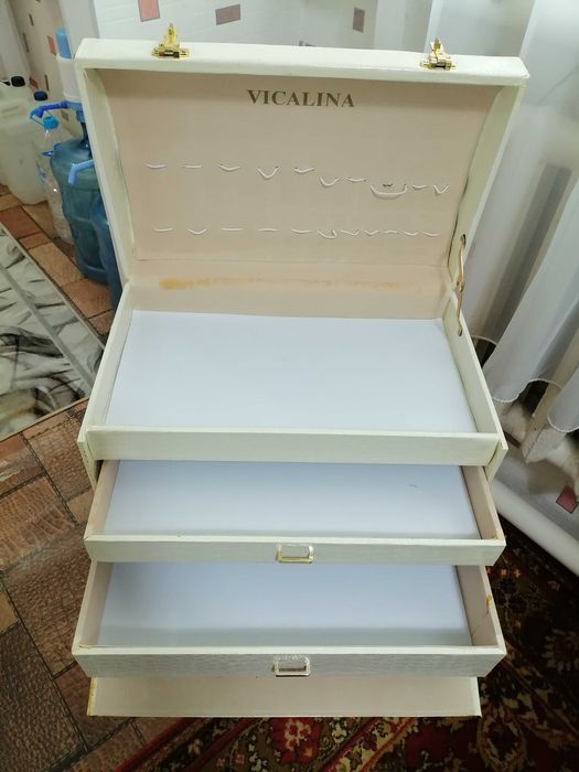 Продам сундук от столового прибора