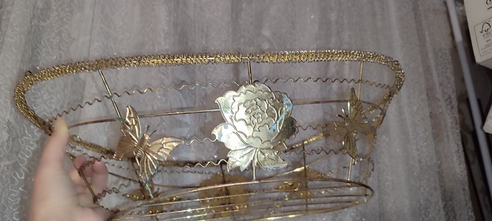 Перламутровые сережки с резьбой