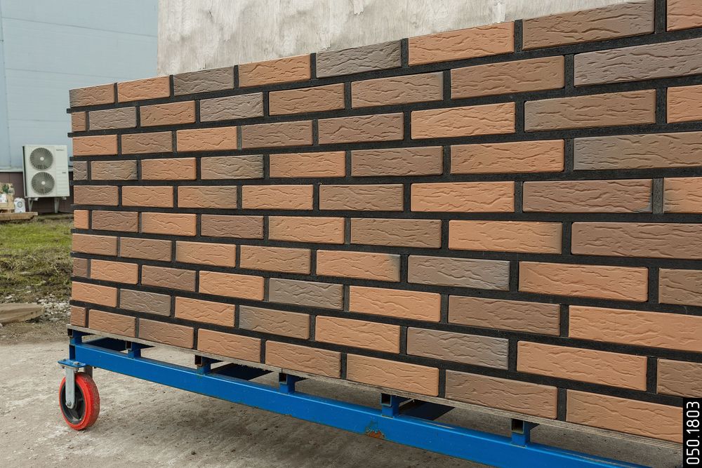 Облицовочный коричневый кирпич