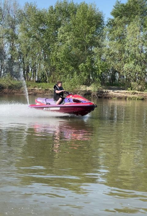 Водный транспорт гидроцикл с прицепом(срочно)