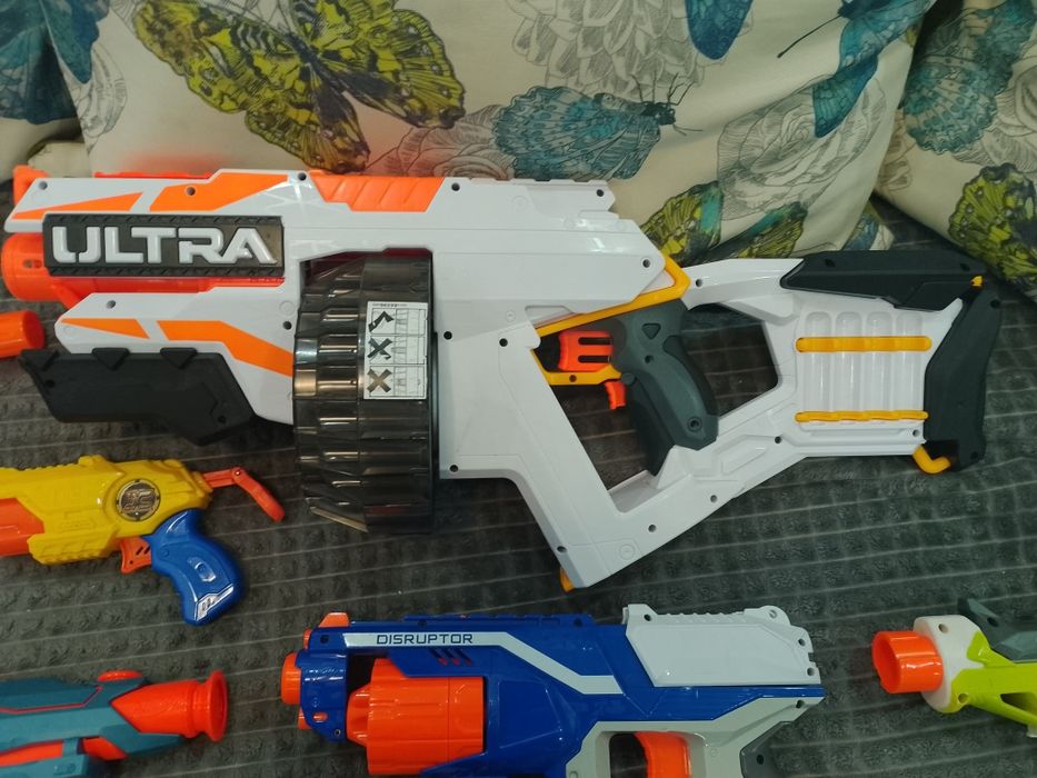 Vând colecție de puști Nerf