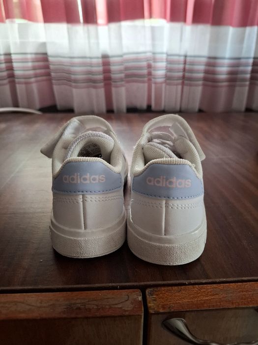 Децки маратонки кожени