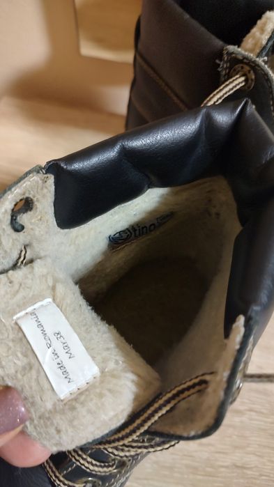 De vânzare ghete piele naturala băieți,îmblănite ,noi,mărime 38