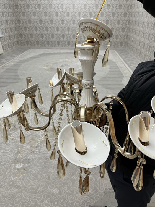 Продается новая люстра