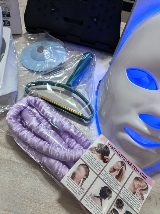 Масажор + LED маска за лице + подаръци