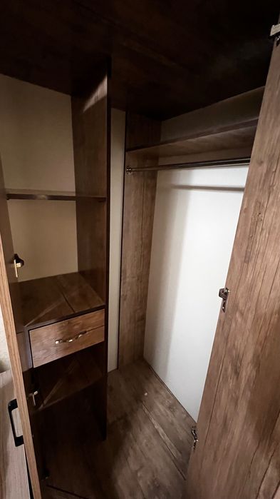 Шкаф б/у в отличном состоянии угловой