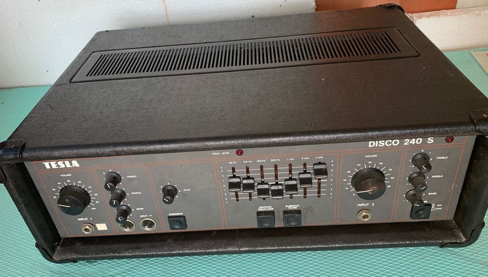 Качествен! Мощен! Завладяващ! Усилвател за бас / китара Tesla 240 вата