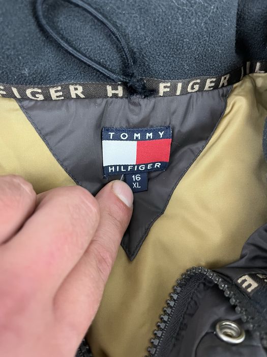 Tommy Hilfiger пухенка размер М