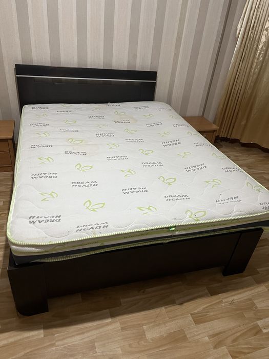 Кровати двухспальная, вторая полутро