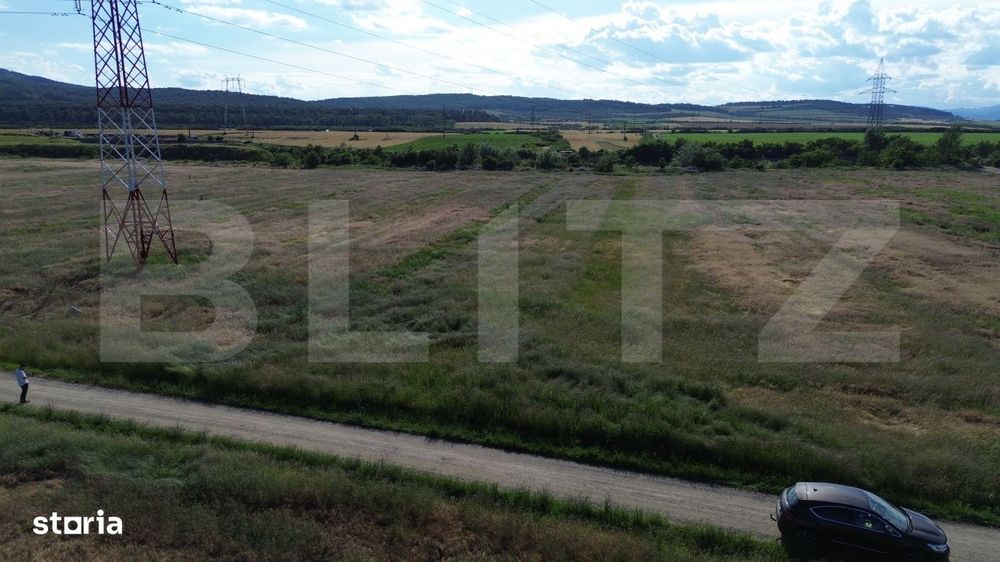 Teren intravilan 2.056 mp | Doua fronturi stradale | Zona rezidentiala