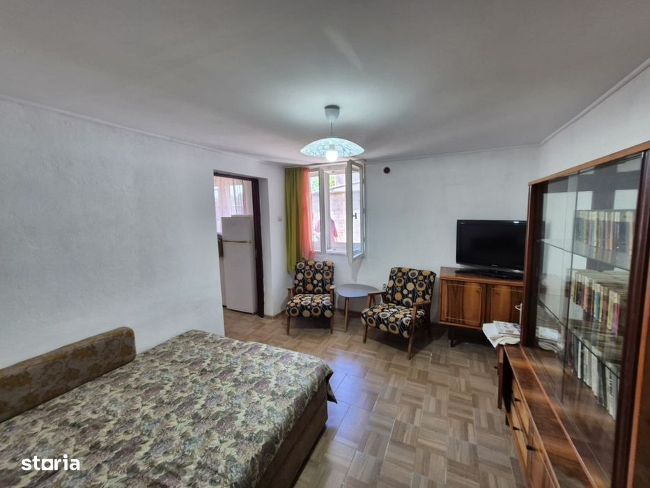 Casa 3 camere + , singur in curte