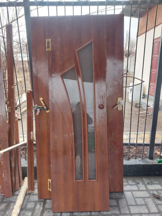 Продаются двери каждая по 3000 тг