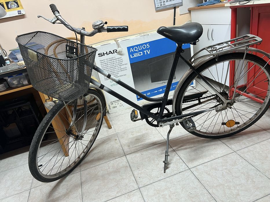 Vind bicicleta si canistre de metal si dulap de fier