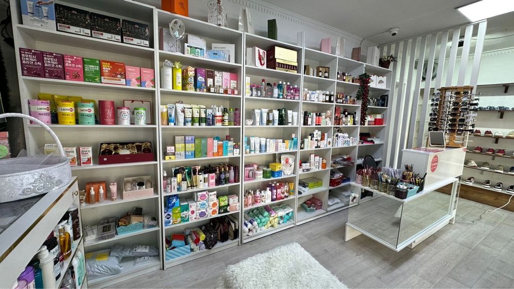 Косметика дүкені сатылады товарымен