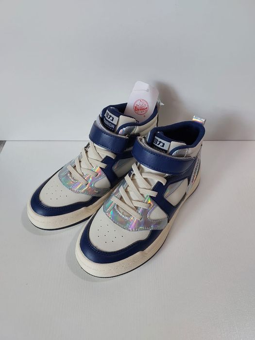 Кроссовки высокие на мальчика