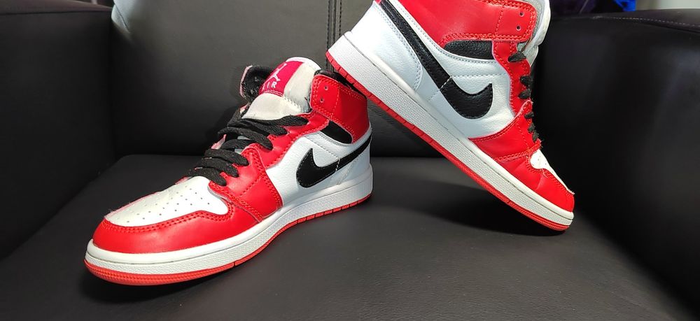 Nike Air Jordan 1 Mid Chicago , номер 37