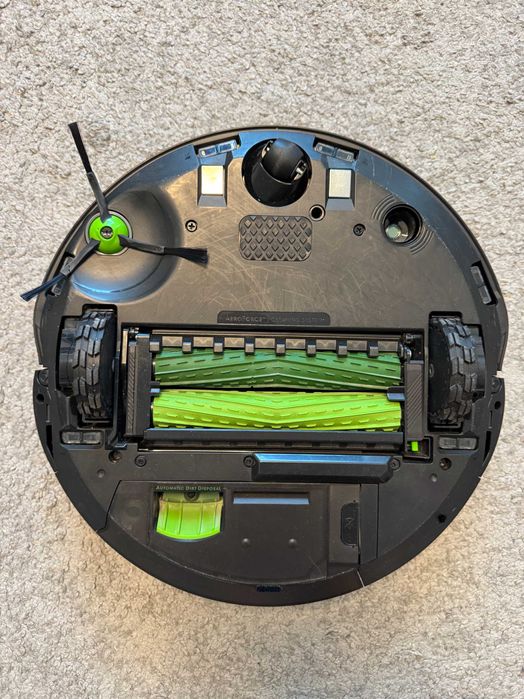 iRobot Roomba Combo j7+ — робот прахосмукачка с моп, Clean Base, филтри и аксесоари