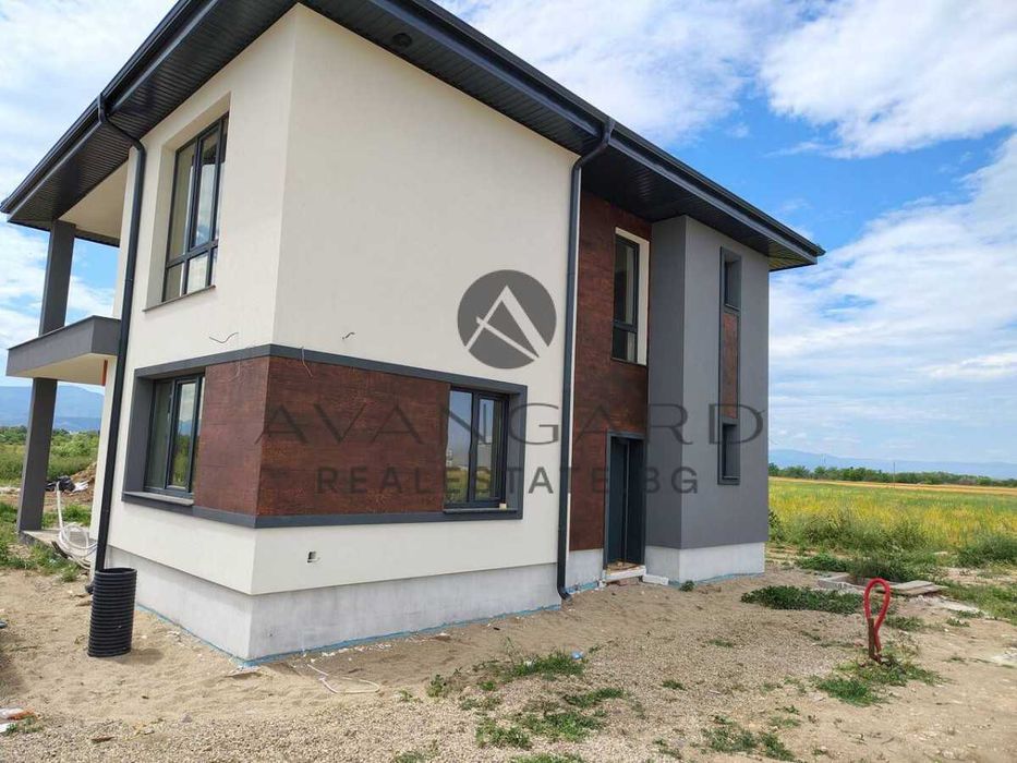 оф.24608 Двуетажна къща с акт 14/ Алати