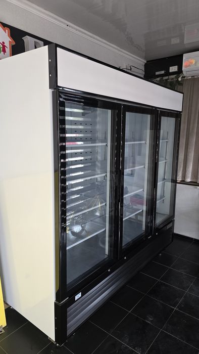 Витрина морозилке