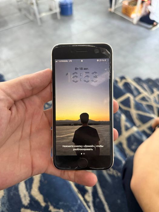 Iphone se 3 срочно сотилади