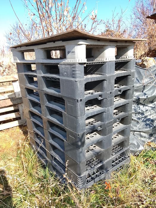 Продам пластмассовые поддоны