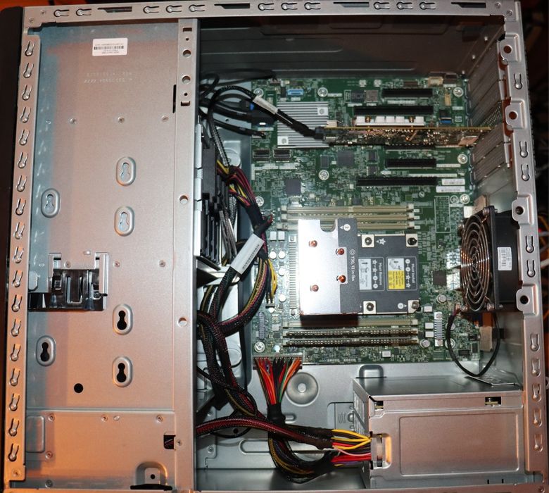 Server Tower HPE ML110 G10 14 Cores Gold 5120 64Gb 2400MHz 8Tb SAS E208i-a SR G10 + Licenta HPE Windows Server 2019(1-2CPU) Permanenta