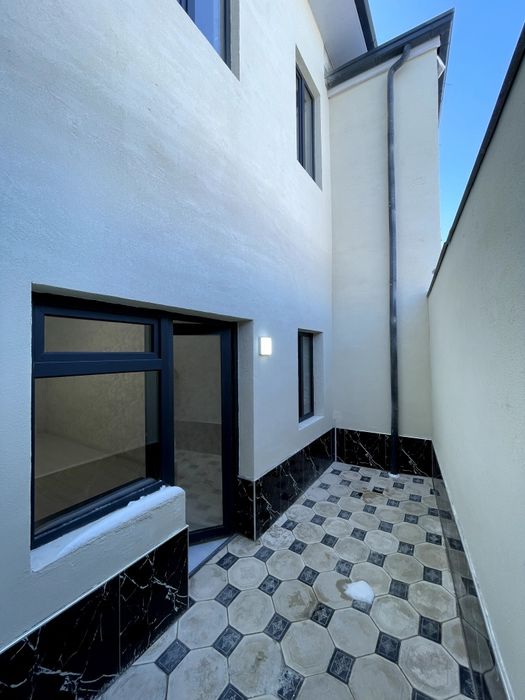 Yengi xovli sotiladi 2sotix yunusobod