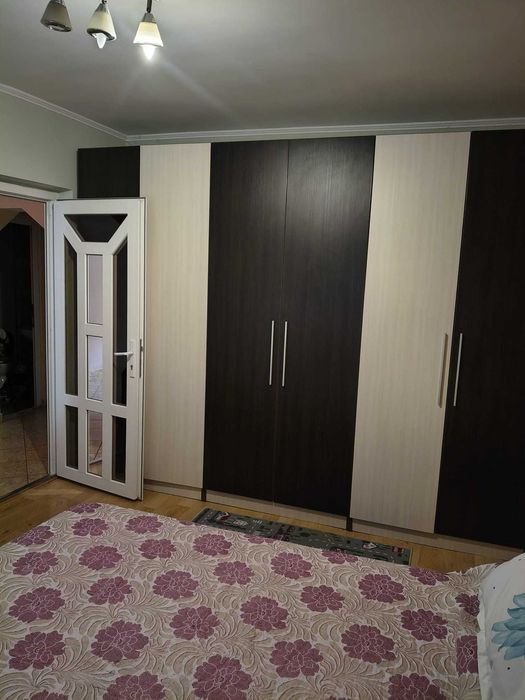 Inchiriez apartament cu 3 camere zona Ultracentrala