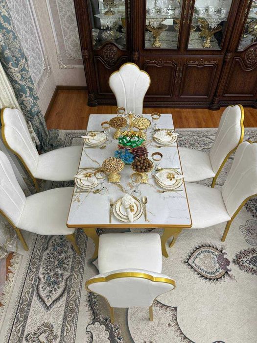 Стол и стул из металла для кухни и гостевой