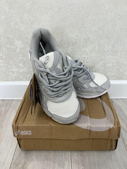 Кроссовки asics