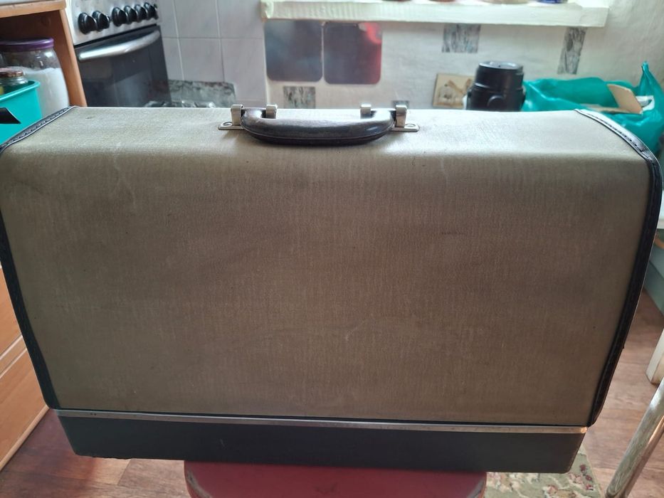 Продам швейную машину.