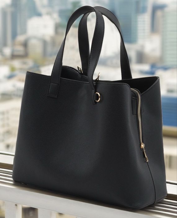 Дамска черна чанта