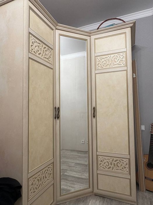 Спальный шкаф угловой