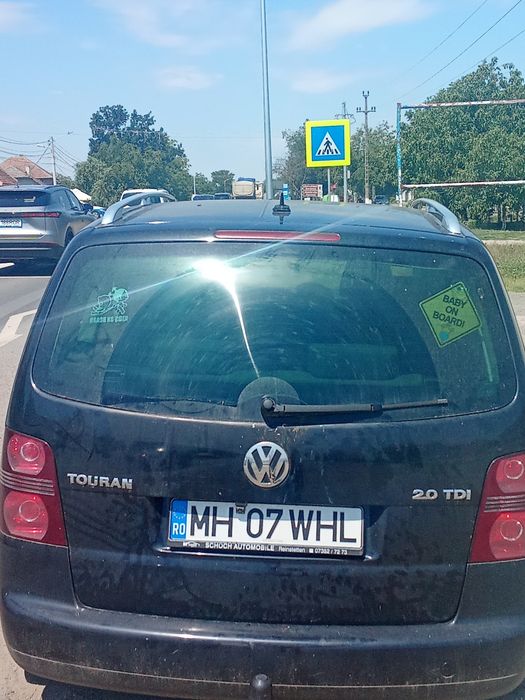 VOLKSWAGEN Touran