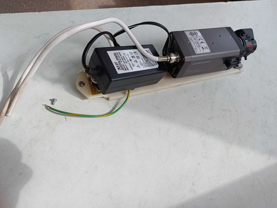 Захранване 12V 2А  и стойка за камера