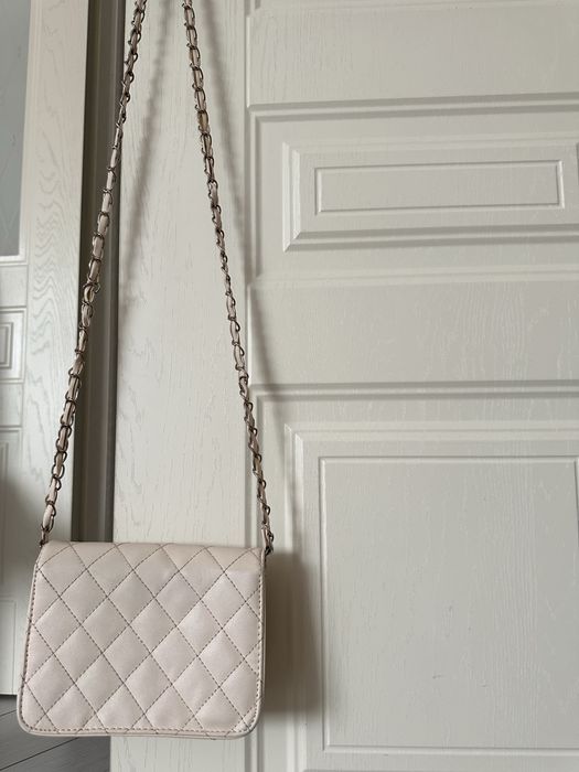 Сумка CHANEL бежевого оттенка