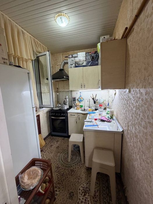 Чиланзар 10.  Продажа. 2 х комнатная. Срочно