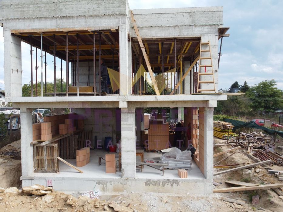 Продава се Къща в Варна, м-т Боровец - юг - 180 кв.м за 1334 €/кв.м - Снимка #1