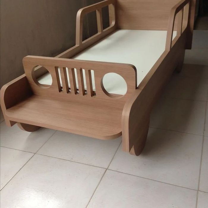 Кровать детская из натурального дерева