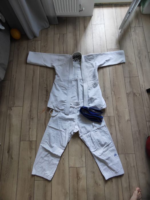 Продаю кимоно аdidas