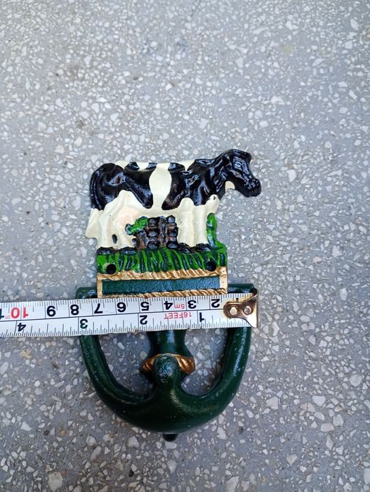 Bătător la ușă door knocker