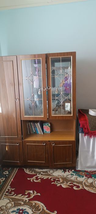 Yog'ochdan qilingan shkaf