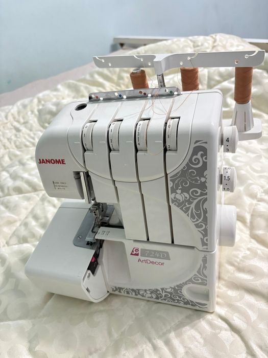 Продаю оверлок Janome ArtDecor 724d