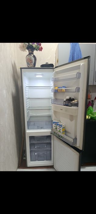 Холодилник Бестон   двухкамерний сотилади