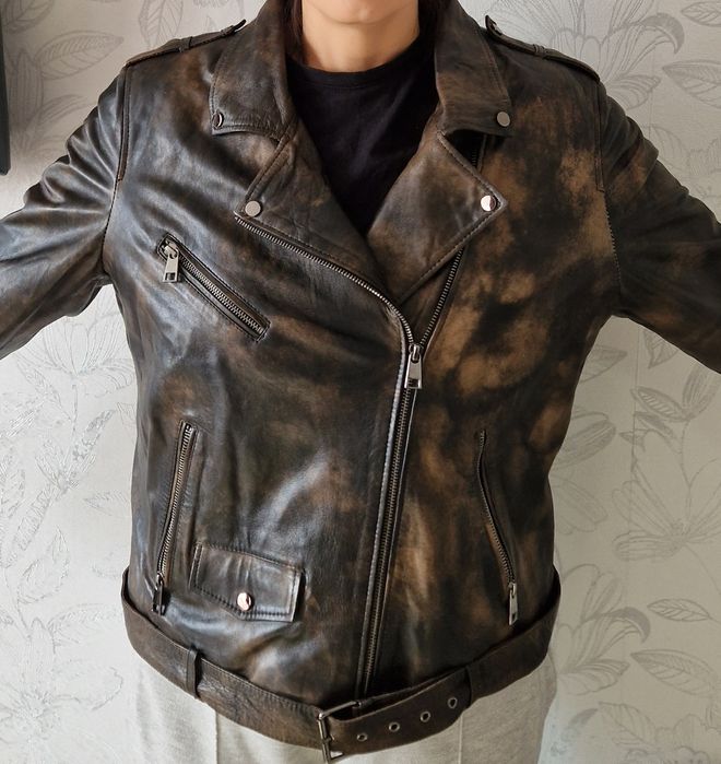 Продам кожаную женскую куртку косуху