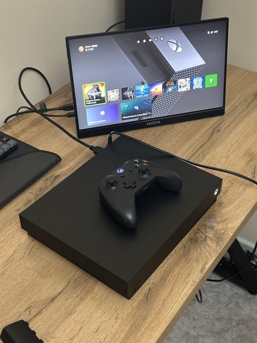 Xbox One X консоль
