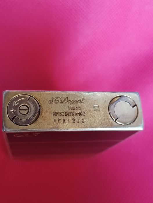 Запалка S. T. Dupont 4FK12J8, златно покритие, черен лак.