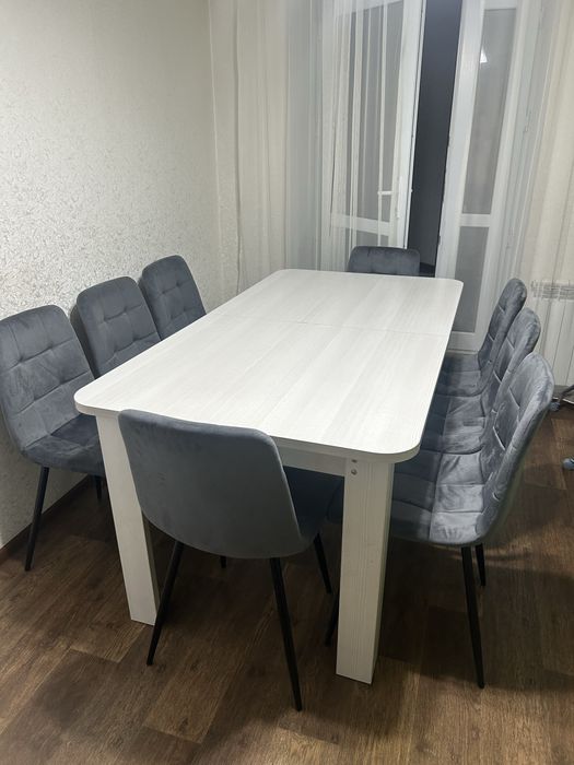 Стол со стульями